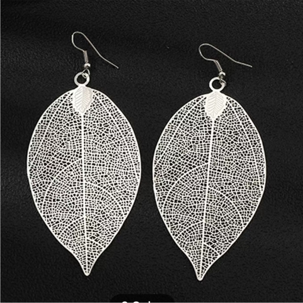 Silver tone leaf earrings-NWT